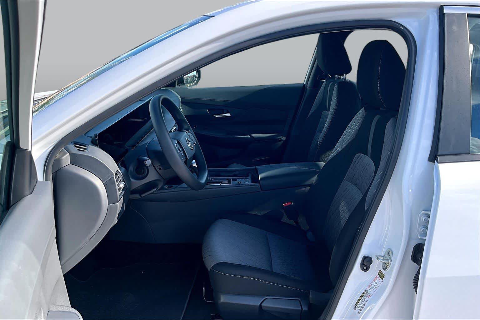 New 2027 Nissan Sentra SV w/ Floor Mat Package FWD image 9