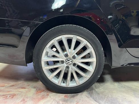 Used 2011 Volkswagen Jetta SEL FWD image 30