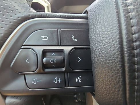Used 2025 Toyota 4Runner SR5 AWD/4WD image 18