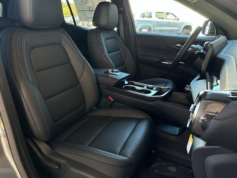 New 2026 Chevrolet Equinox LT w/ Convenience Package II image 17