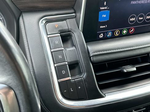 Used 2021 Chevrolet Tahoe Z71 w/ Luxury Package AWD/4WD image 19
