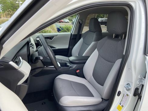 Used 2025 Toyota RAV4 XLE image 18