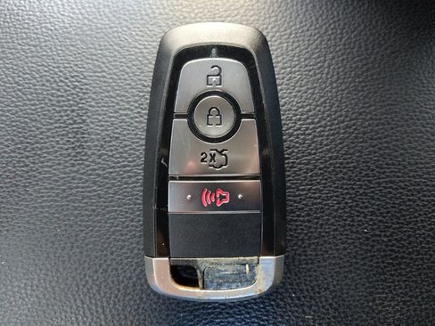 Used 2020 Ford Fusion SE image 32