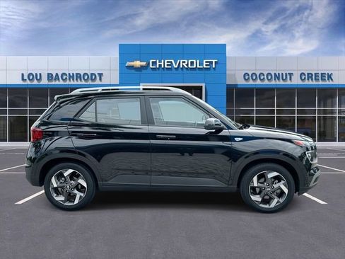Used 2025 Hyundai Venue SEL FWD image 9