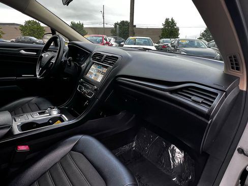 Used 2018 Ford Fusion SE w/ Equipment Group 201A image 25