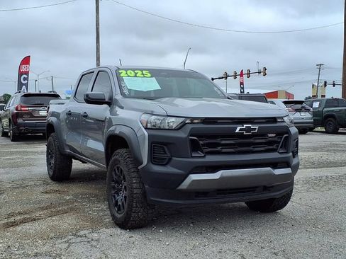 Used 2025 Chevrolet Colorado Trail Boss AWD/4WD image 25