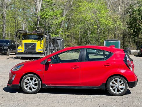 Used 2017 Toyota Prius C Four FWD image 3