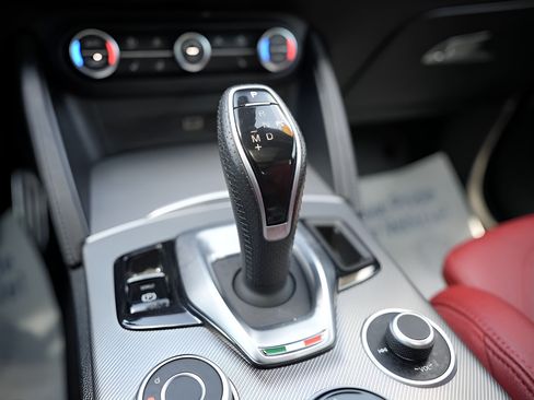Used 2023 Alfa Romeo Stelvio Veloce AWD/4WD image 35