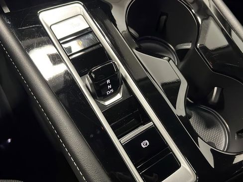 Used 2025 Volkswagen Atlas SE image 21