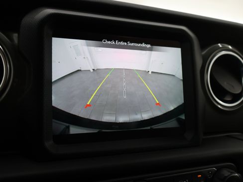 Used 2022 Jeep Wrangler Unlimited Sahara w/ LED Lighting Group AWD/4WD image 15