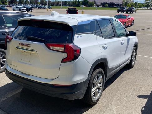 Used 2024 GMC Terrain SLE FWD image 2