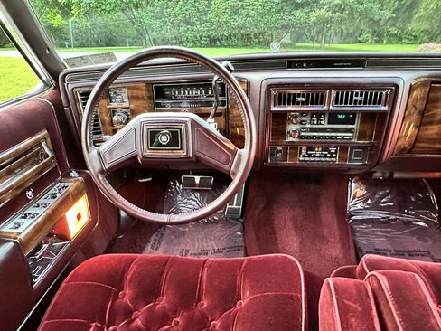 Used 1987 Cadillac Brougham RWD image 13