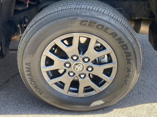 Used 2025 Toyota 4Runner SR5 AWD/4WD image 28