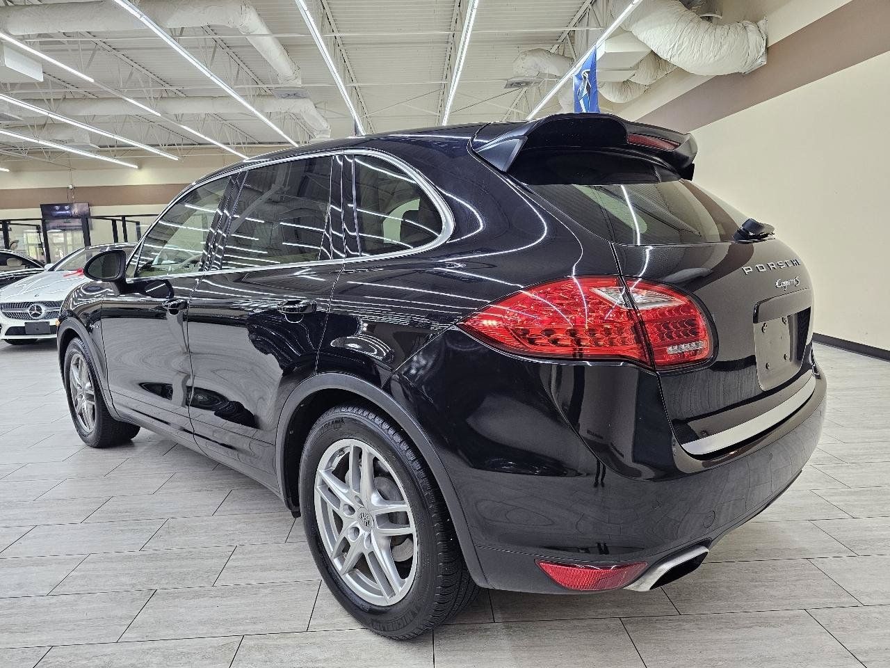 Used 2014 Porsche Cayenne S w/ Comfort Plus Package AWD/4WD image 9