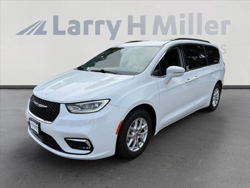 Certified 2022 Chrysler Pacifica Touring-L image 1