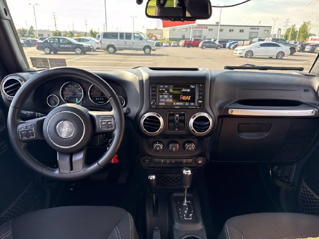 Used 2016 Jeep Wrangler Unlimited Sahara w/ Connectivity Group AWD/4WD image 17