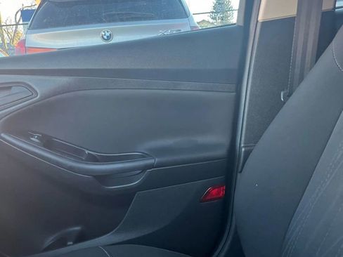 Used 2018 Ford Focus S image 38