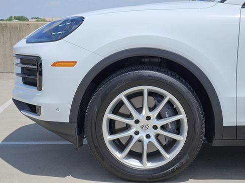 Certified 2024 Porsche Cayenne AWD/4WD image 13