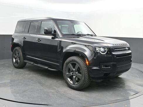 Used 2025 Land Rover Defender 110 X-Dynamic SE AWD/4WD image 9