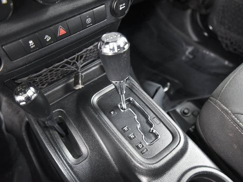 Used 2018 Jeep Wrangler Unlimited Sahara image 20