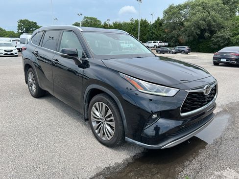 Used 2020 Toyota Highlander Platinum AWD/4WD image 3