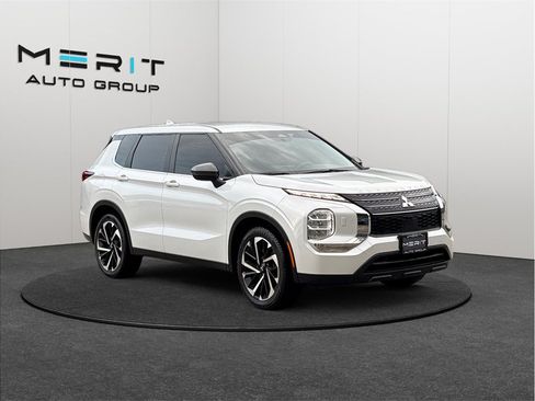 Used 2022 Mitsubishi Outlander ES AWD/4WD image 1