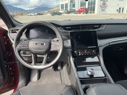 Used 2025 Jeep Grand Cherokee L Altitude image 20