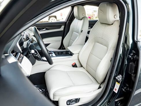Used 2021 Jaguar XF R-Dynamic SE AWD/4WD image 13