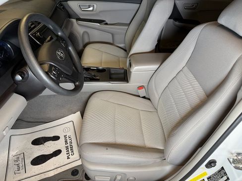 Used 2017 Toyota Camry LE image 19