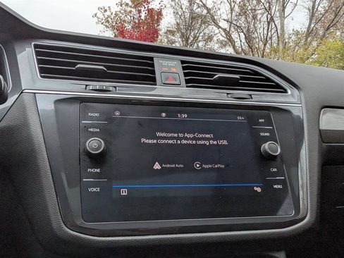 Certified 2024 Volkswagen Tiguan SE R-Line image 35