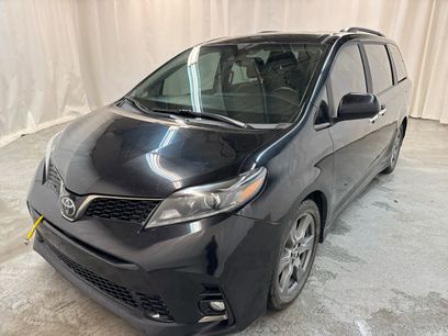 Used 2018 Toyota Sienna SE