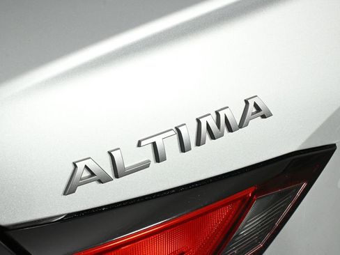 Used 2024 Nissan Altima 2.5 SV image 25