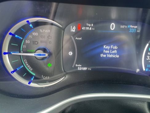 Used 2023 Chrysler Pacifica Touring-L FWD image 19