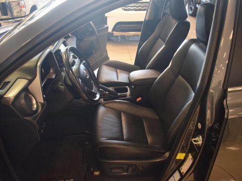 Used 2018 Toyota RAV4 Limited w/ Advanced Technology Package AWD/4WD image 50