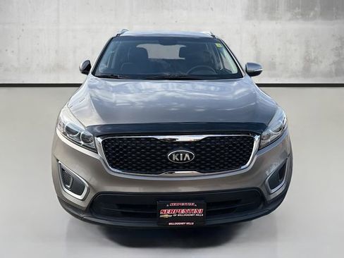Used 2016 Kia Sorento LX image 2
