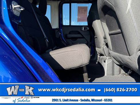 Used 2019 Jeep Wrangler Unlimited Sahara AWD/4WD image 31