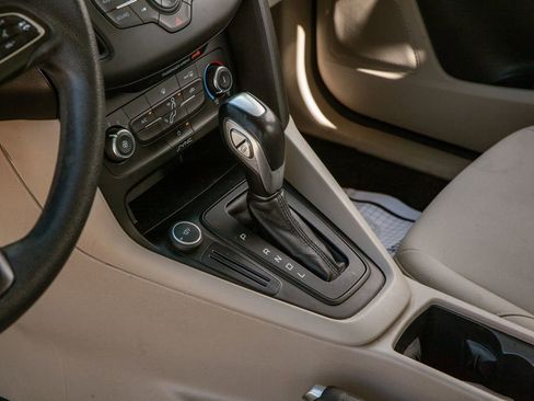 Used 2015 Ford Focus SE FWD image 16