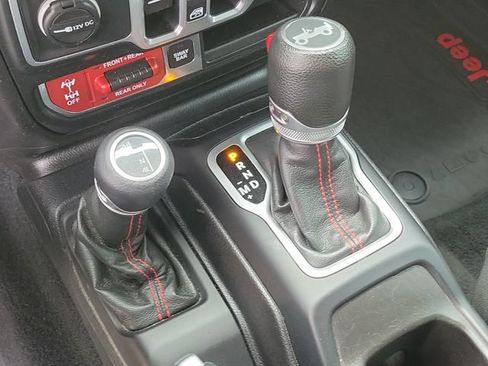 Used 2018 Jeep Wrangler Unlimited Rubicon AWD/4WD image 18