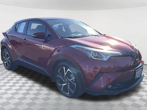 Used 2018 Toyota C-HR XLE FWD image 3