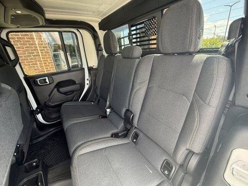 Used 2025 Jeep Gladiator Sport AWD/4WD image 15