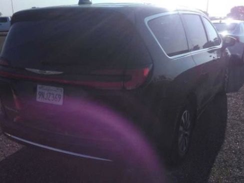 Used 2024 Chrysler Pacifica Limited FWD image 15
