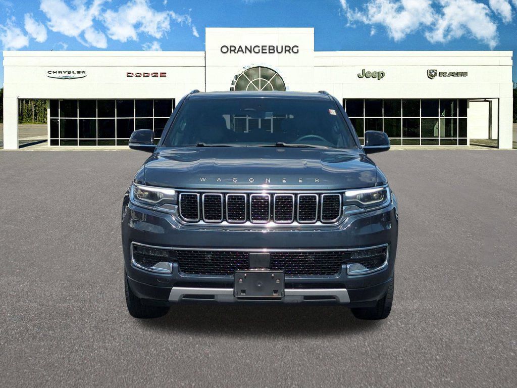 Used 2024 Jeep Wagoneer L Series II w/ Flexible Seating Group AWD/4WD image 2