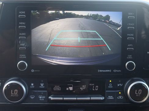 Used 2020 Toyota Highlander XLE AWD/4WD image 6