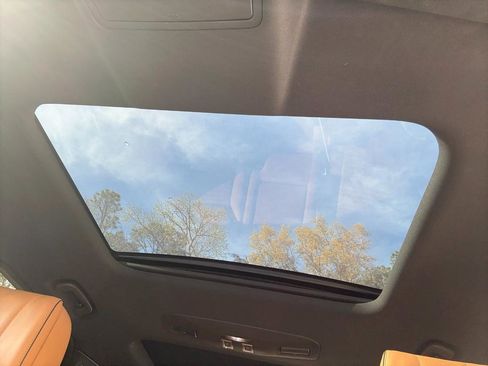 Used 2017 Land Rover Discovery HSE Luxury image 41