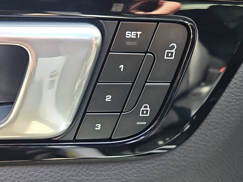 Certified 2023 Porsche Cayenne AWD/4WD image 22