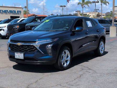 Used 2024 Chevrolet Trax LS w/ LS Convenience Package FWD image 4
