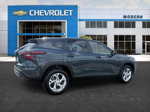 Used 2025 Chevrolet Trax LS w/ LS Convenience Package FWD image 5