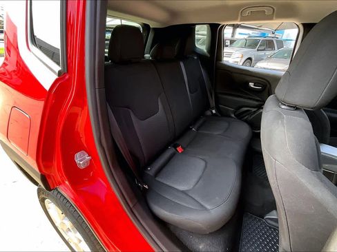 Used 2023 Jeep Renegade Latitude AWD/4WD image 19