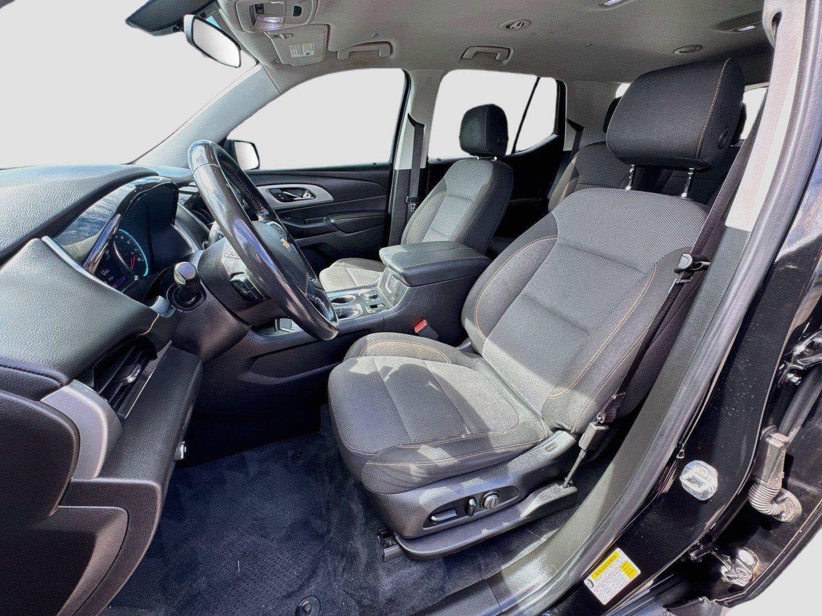 Used 2021 Chevrolet Traverse LT FWD image 9