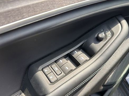 Used 2024 Jeep Grand Cherokee Limited w/ Luxury Tech Group II AWD/4WD image 25